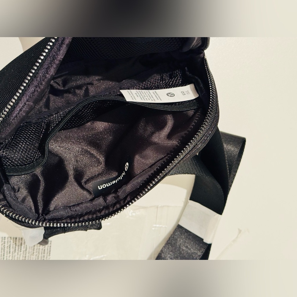 Lululemon Everywhere Belt Bag - Picture 12 of 14
